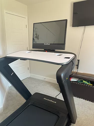 Commercial Treadmill reviews user Riley 